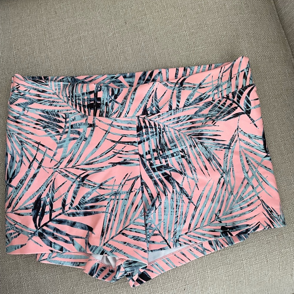 Athletic bike shorts. Pink and leaves. - Picture 2 of 2